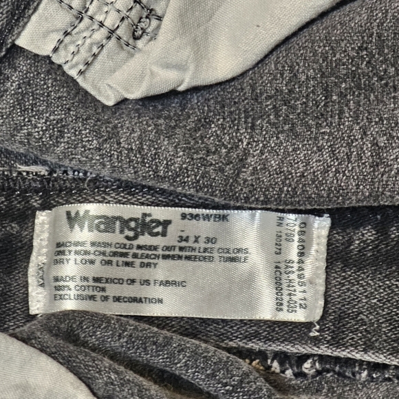 Wrangler Mens 34x30. Black Straight Leg Jeans. With The Hem Undone. - Picture 4 of 5